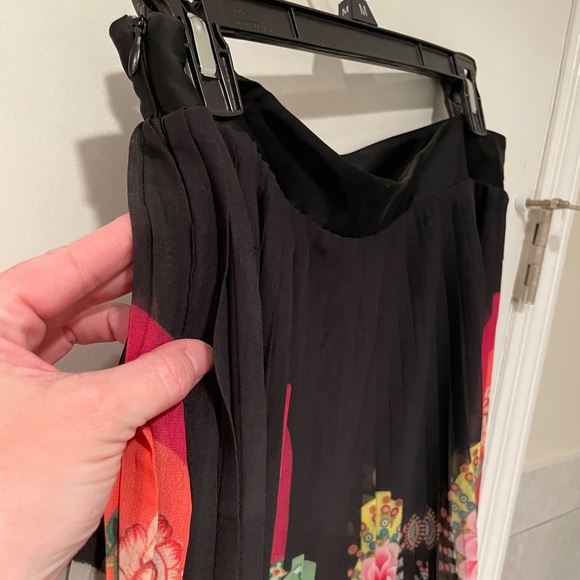 Desigual Pleated Hutton Skirt with Lace - LIKE NEW - Picture 8 of 11